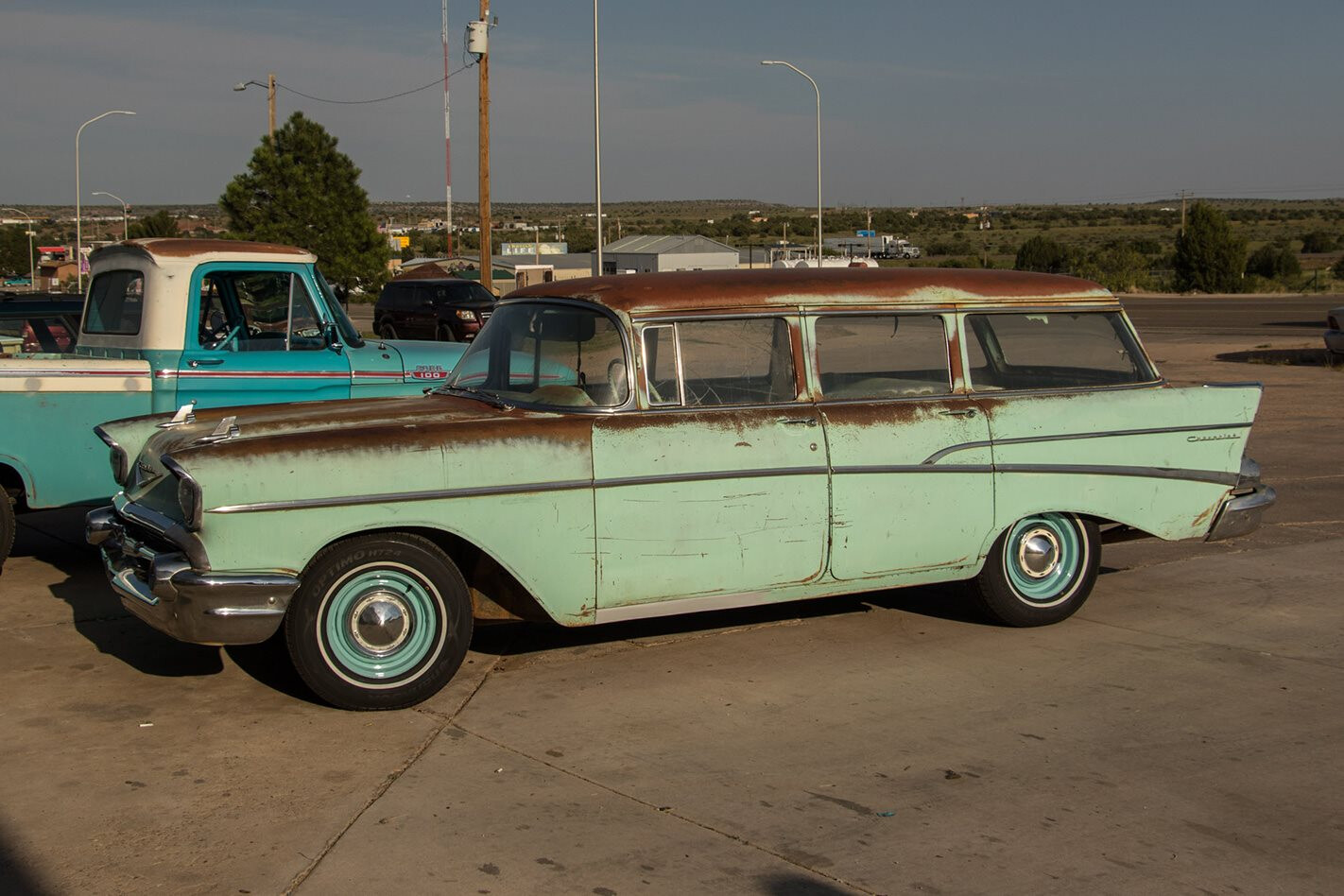 Precious metal on Route 66 – 1957 Chevrolet wagon, Mercury Comet, 1956 Mercury