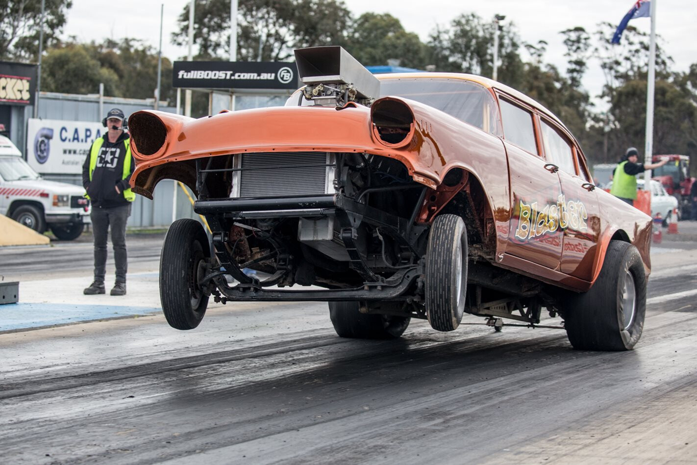 BLOWN ’57 CHEV GASSER IS A HANDFUL ON THE TRACK – VIDEO