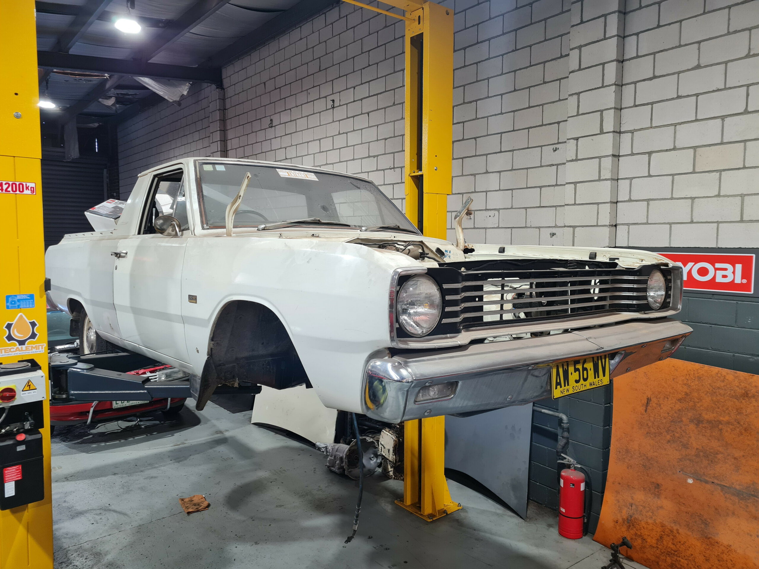 Video: Fixing a cracked VE Valiant chassis rail