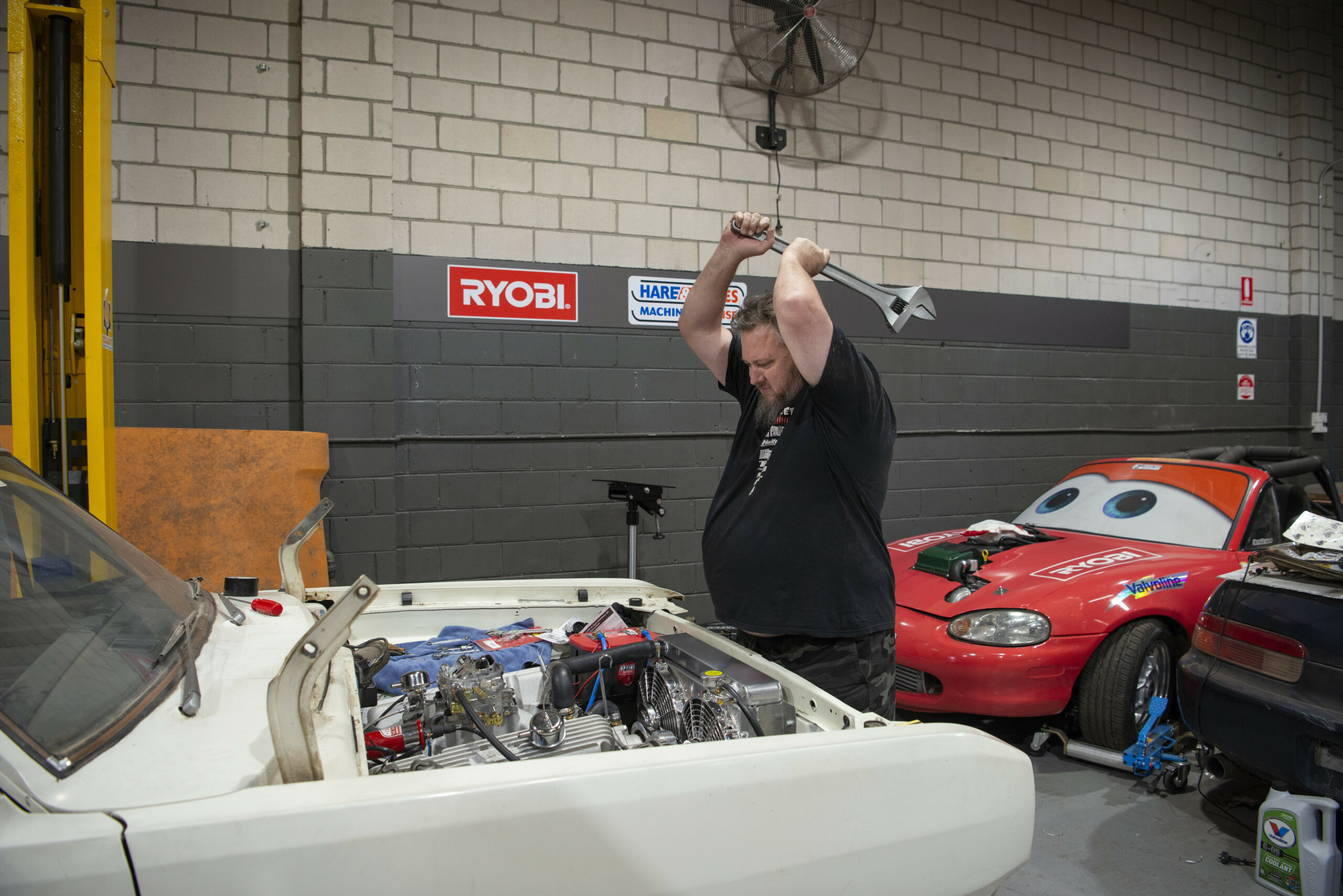 Video: Getting the Valiant ute ready for the dyno!