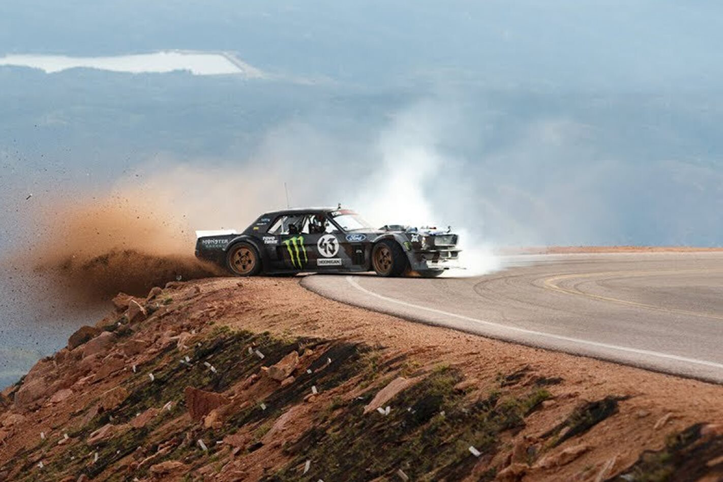 KEN BLOCK TACKLES PIKES PEAK IN TWIN-TURBO ALL-WHEEL DRIVE MUSTANG – VIDEO