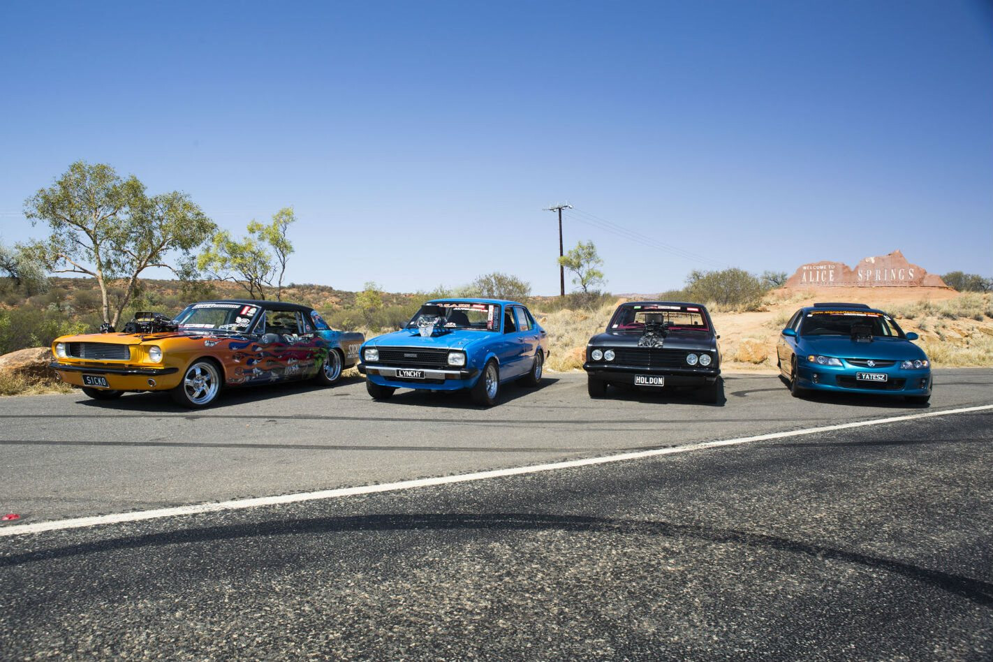 VIDEO: DRAG AND BURNOUT CARS CRUISE ALICE FOR RED CENTRENATS