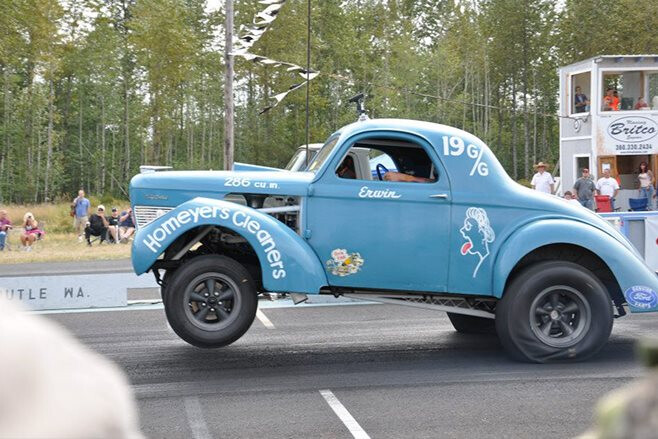 SURVIVOR 60S- BUILT WILLYS GASSER AT EAGLE FIELD DRAGS, CALIFORNIA – VIDEO