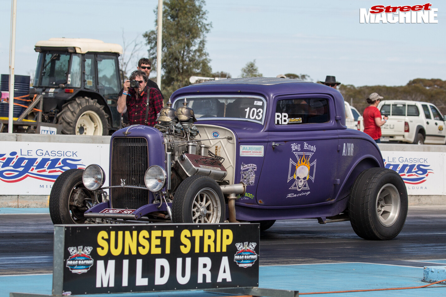 1932-ford -coupe -dragstrip