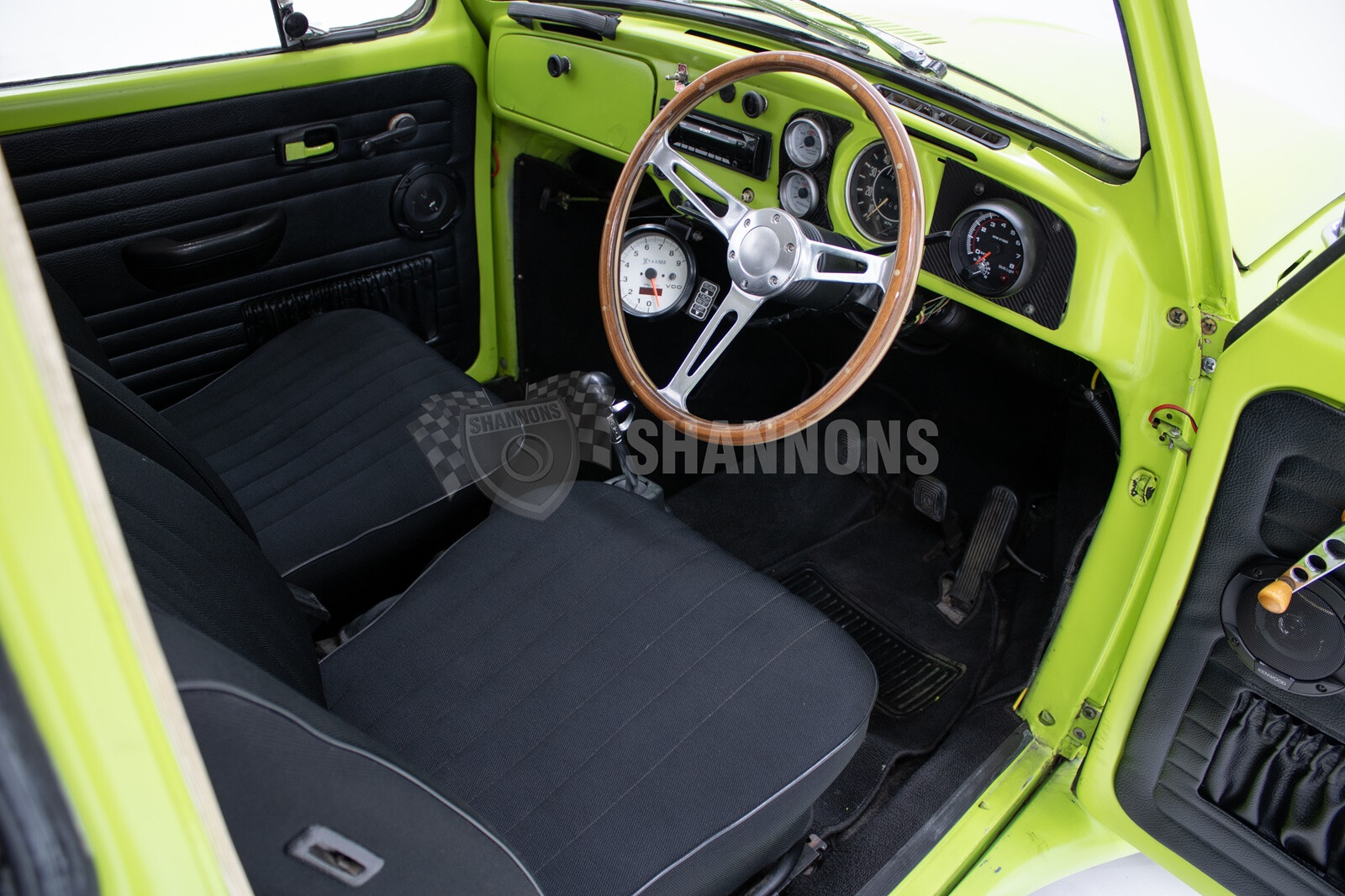 44c312e0/1972 volkswagen beetle green 1 jpg