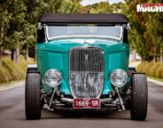 1933 Ford roadster front