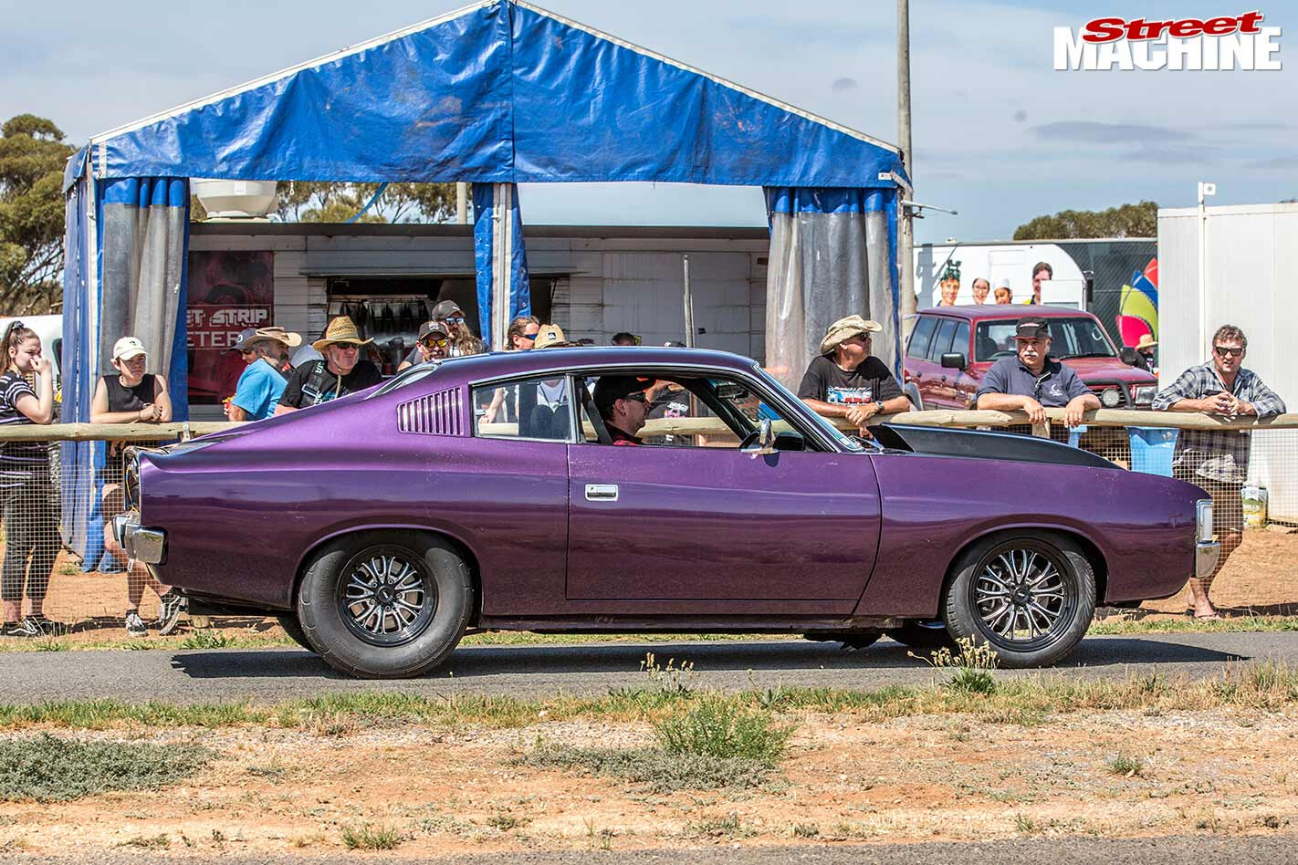 Valiant VH Charger