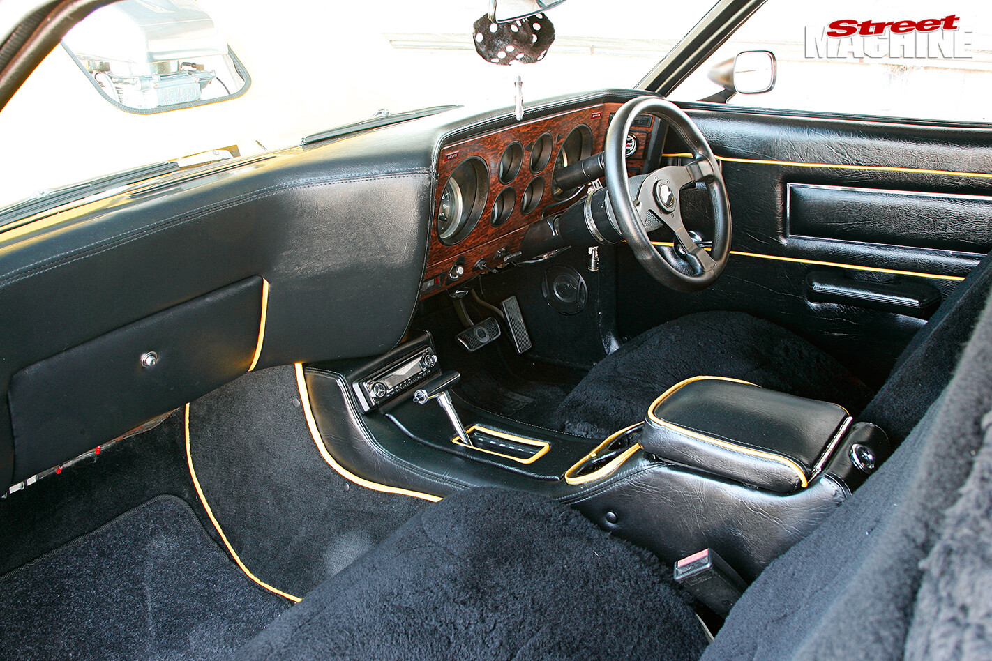 BLOWN-1973-FORD-LANDAU-interior