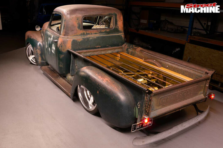 r*e様 1951 Chevy 3100 Pick Up Lowrider 1951 Chevy raiders 3100 pick up build by SEVEN82MOTORS