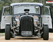 1933 Ford coupe front