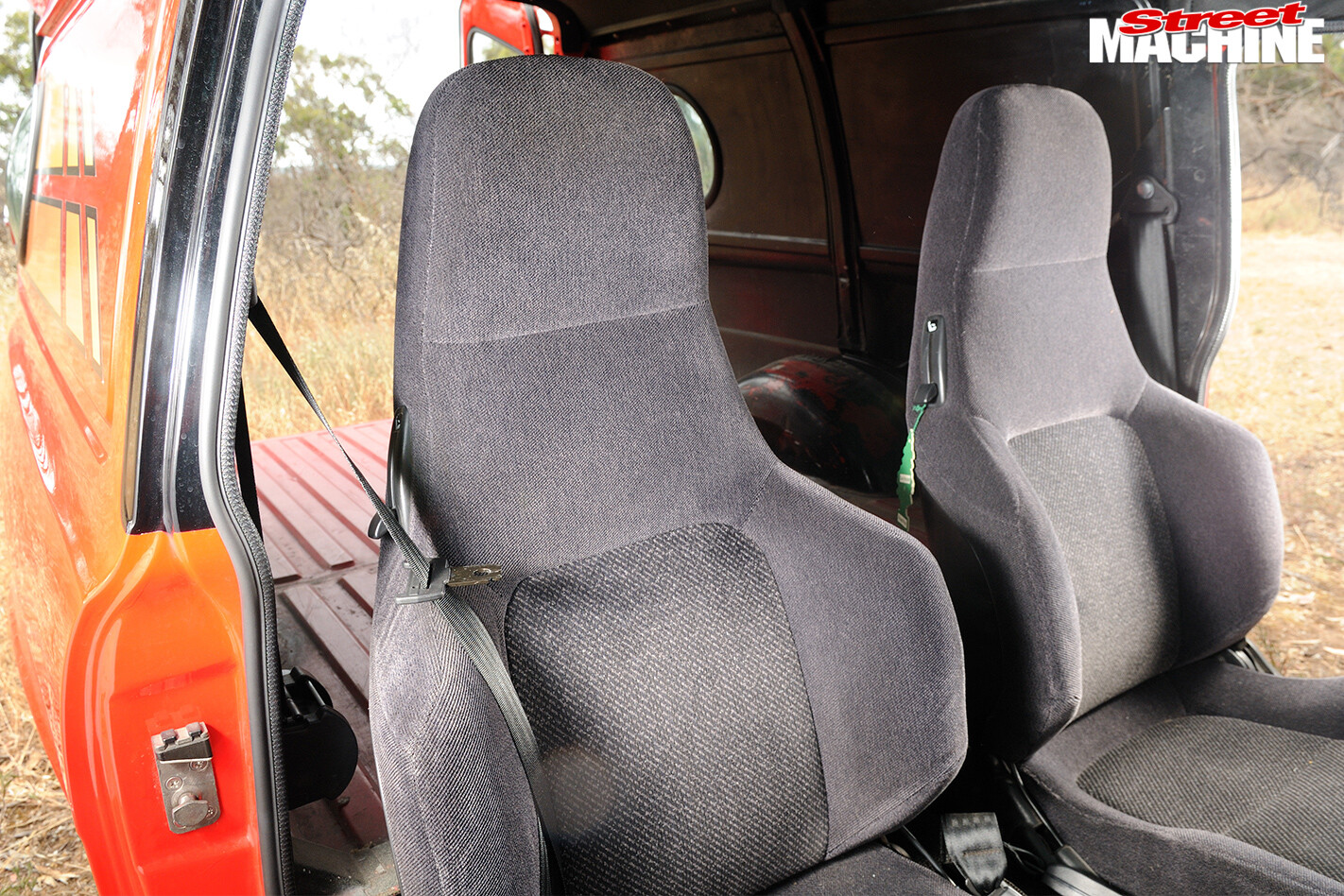 Ford -Escort -Sundowner -interior -seats