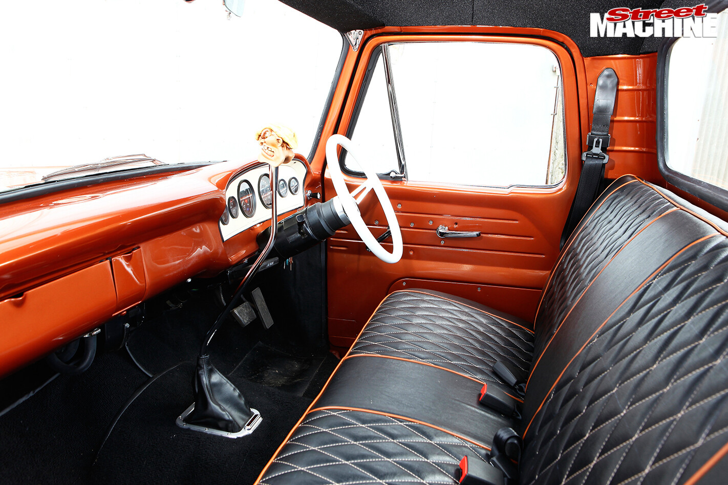 Ford -f 100-interior -front
