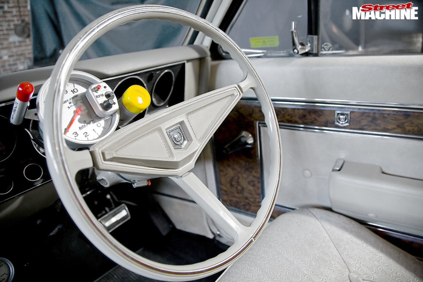 Holden -Brougham -interior -steering -wheel