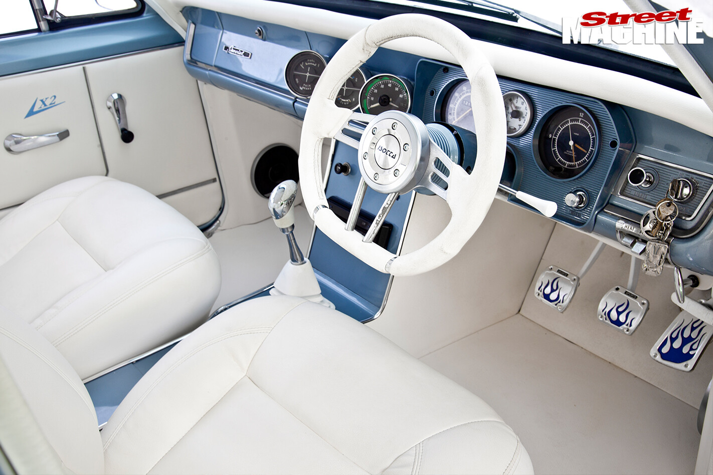 Holden -HD-interior -front