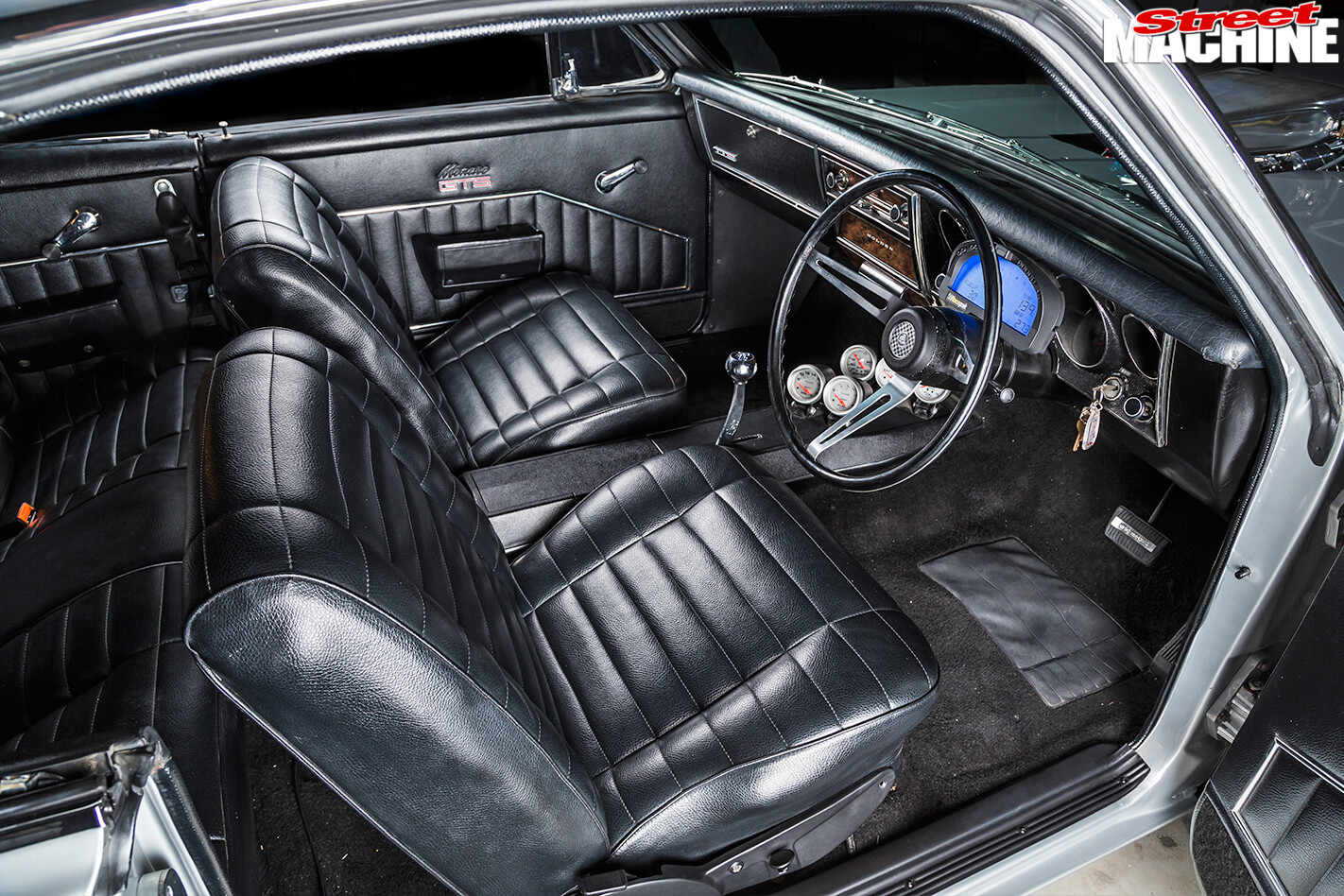 Holden -HG-Monaro -interior -front -2