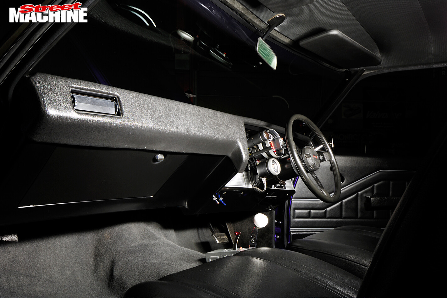 Holden -HQ-Monaro -interior -front -dash
