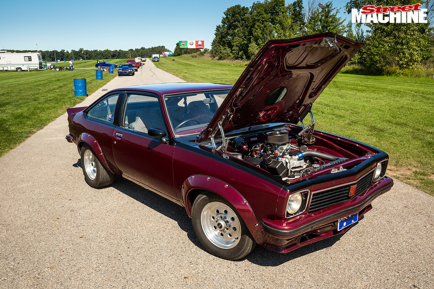 Holden -LX-Torana -bonnet -up