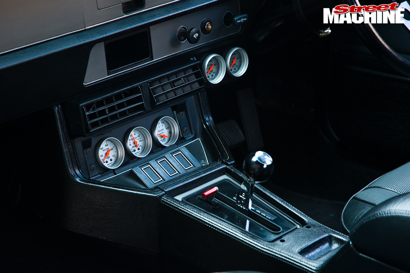 Holden -Torana -LX-Hatch -front -console