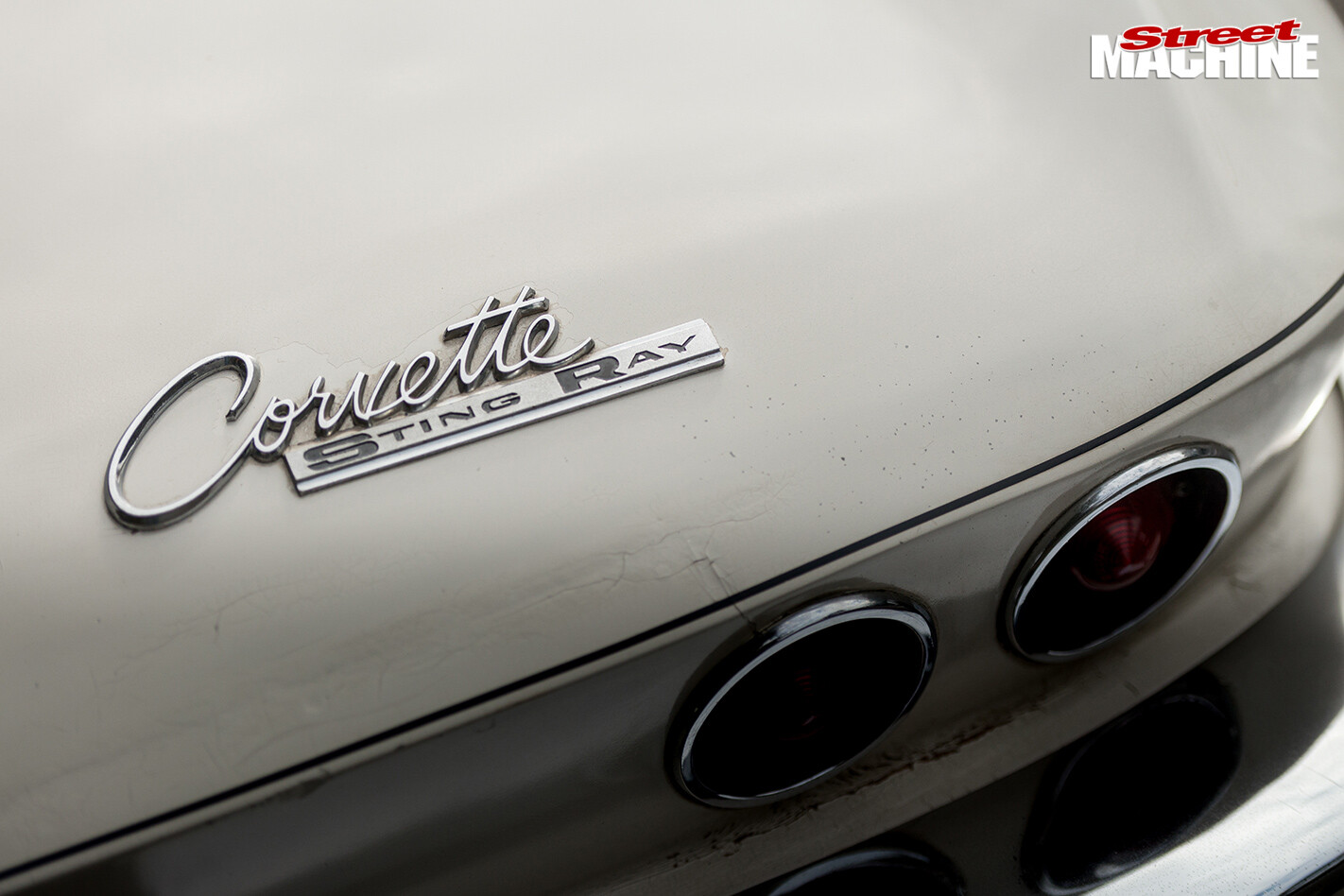 LS3-POWERED-1964-CHEVROLET-CORVETTE-badge