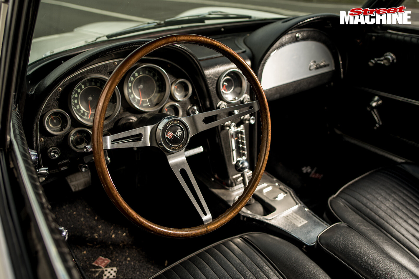 LS3-POWERED-1964-CHEVROLET-CORVETTE-interior