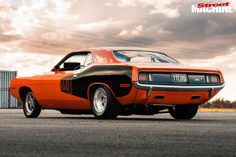 Amazon.com: ModelToyCars 1971 Plymouth Hemi Barracuda, Gold