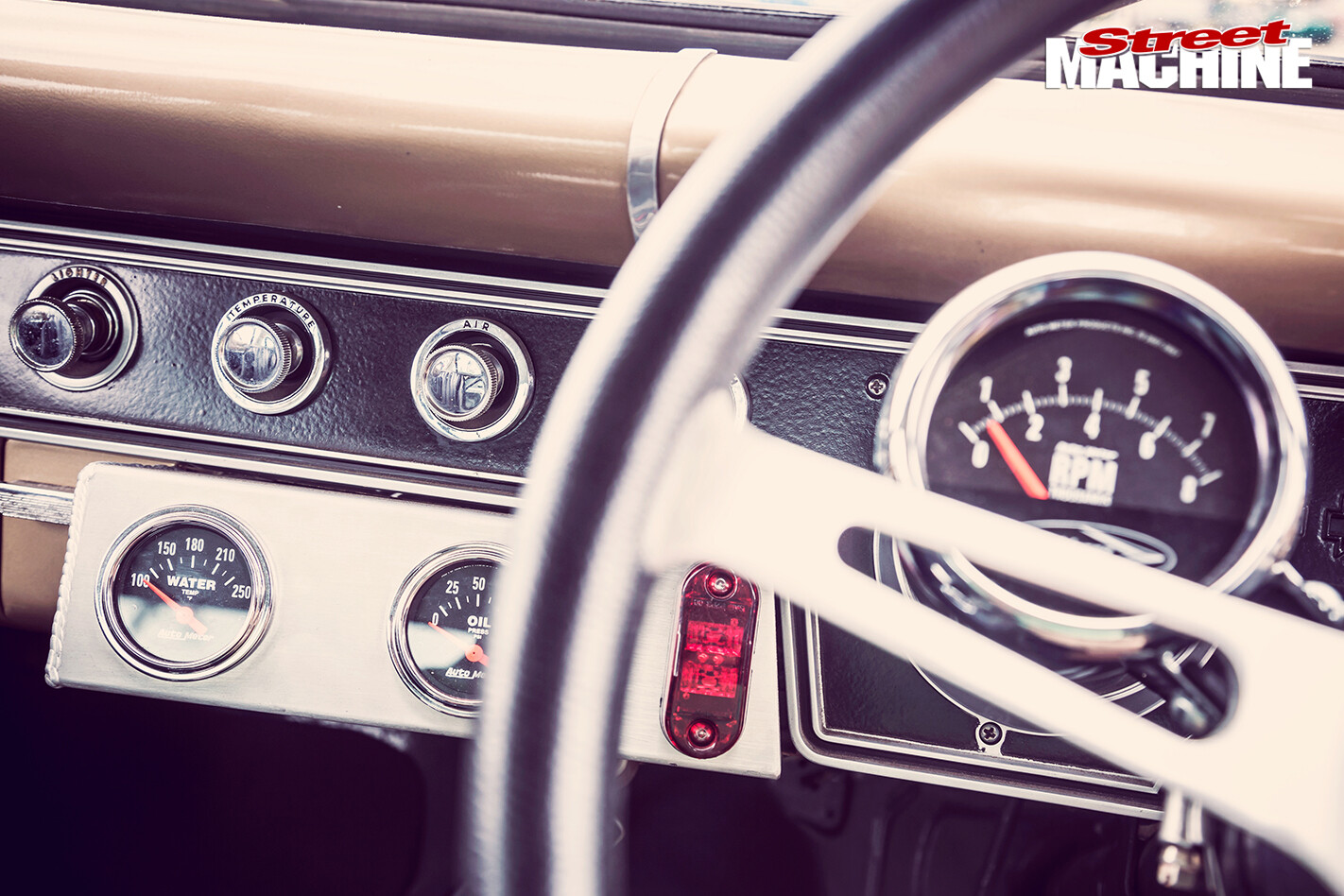 Plymouth -Barracuda -dash -detail