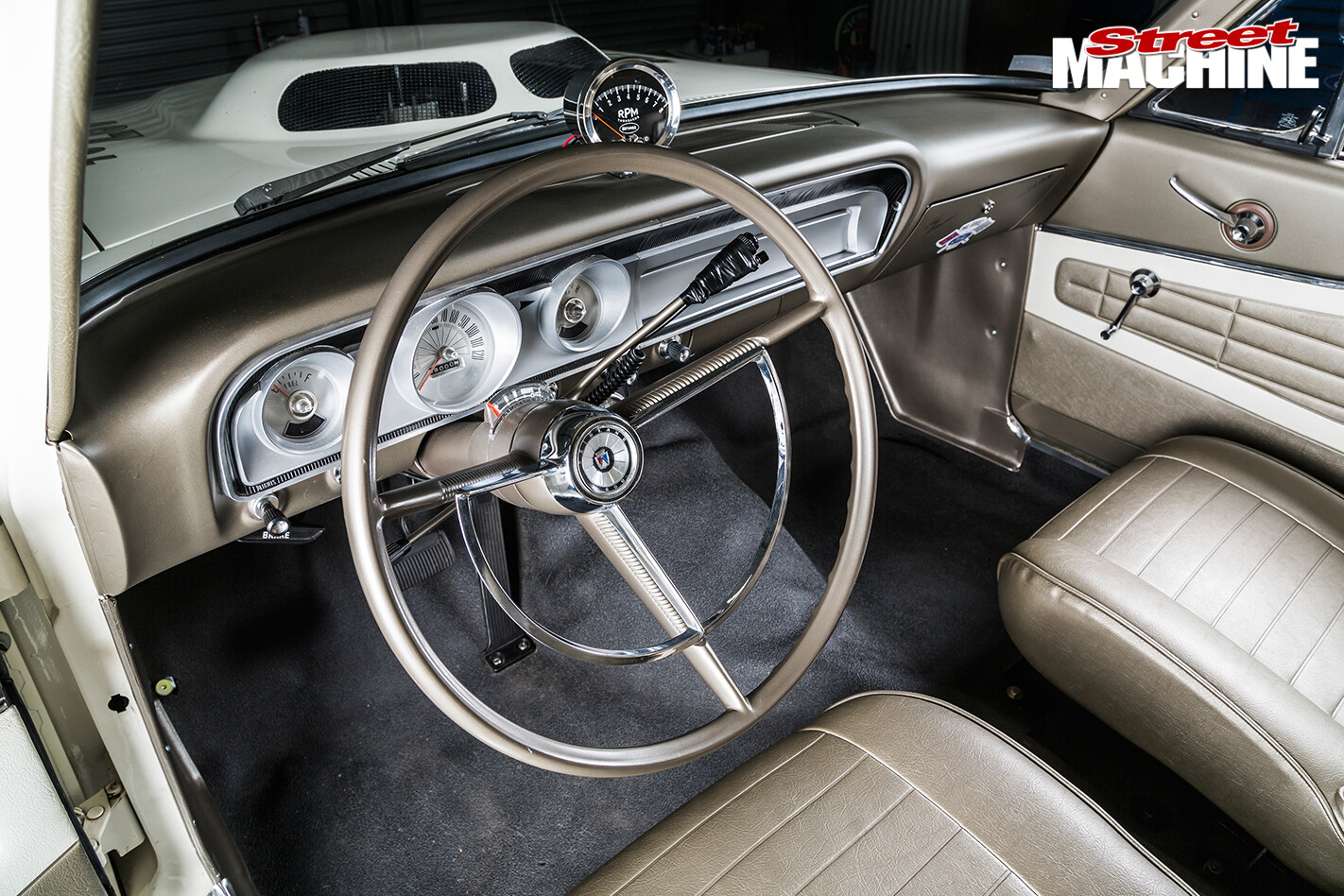 REPLICA-FORD-FAIRLANE-THUNDERBOLT-interior