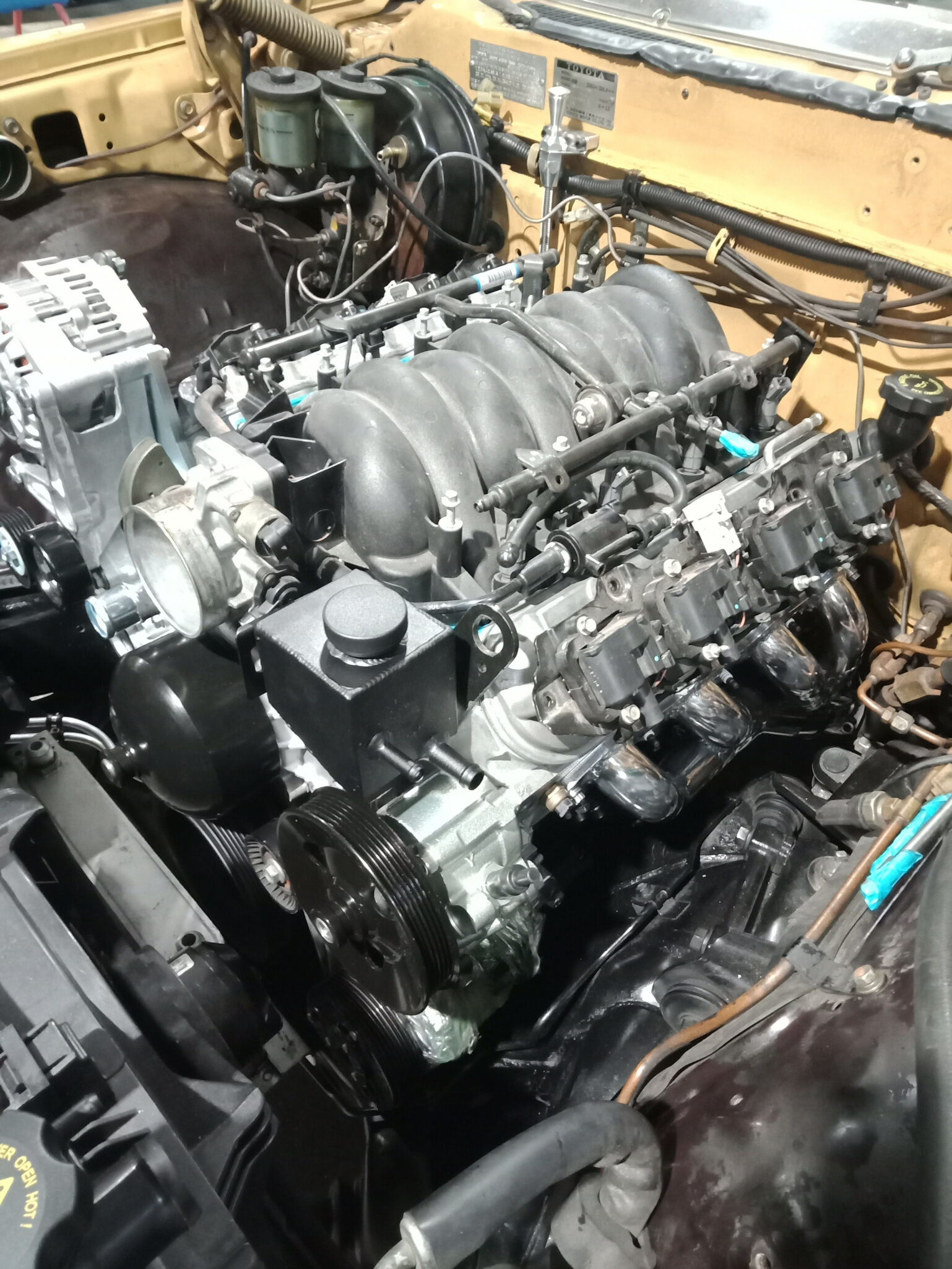 Toyota Crown engine bay