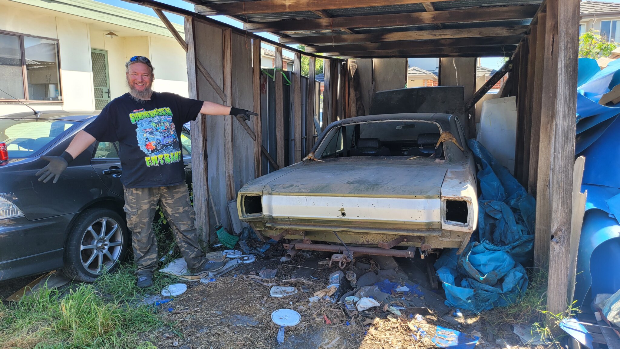 Video: Making an abandoned Valiant hardtop run for the first time in 30 years!